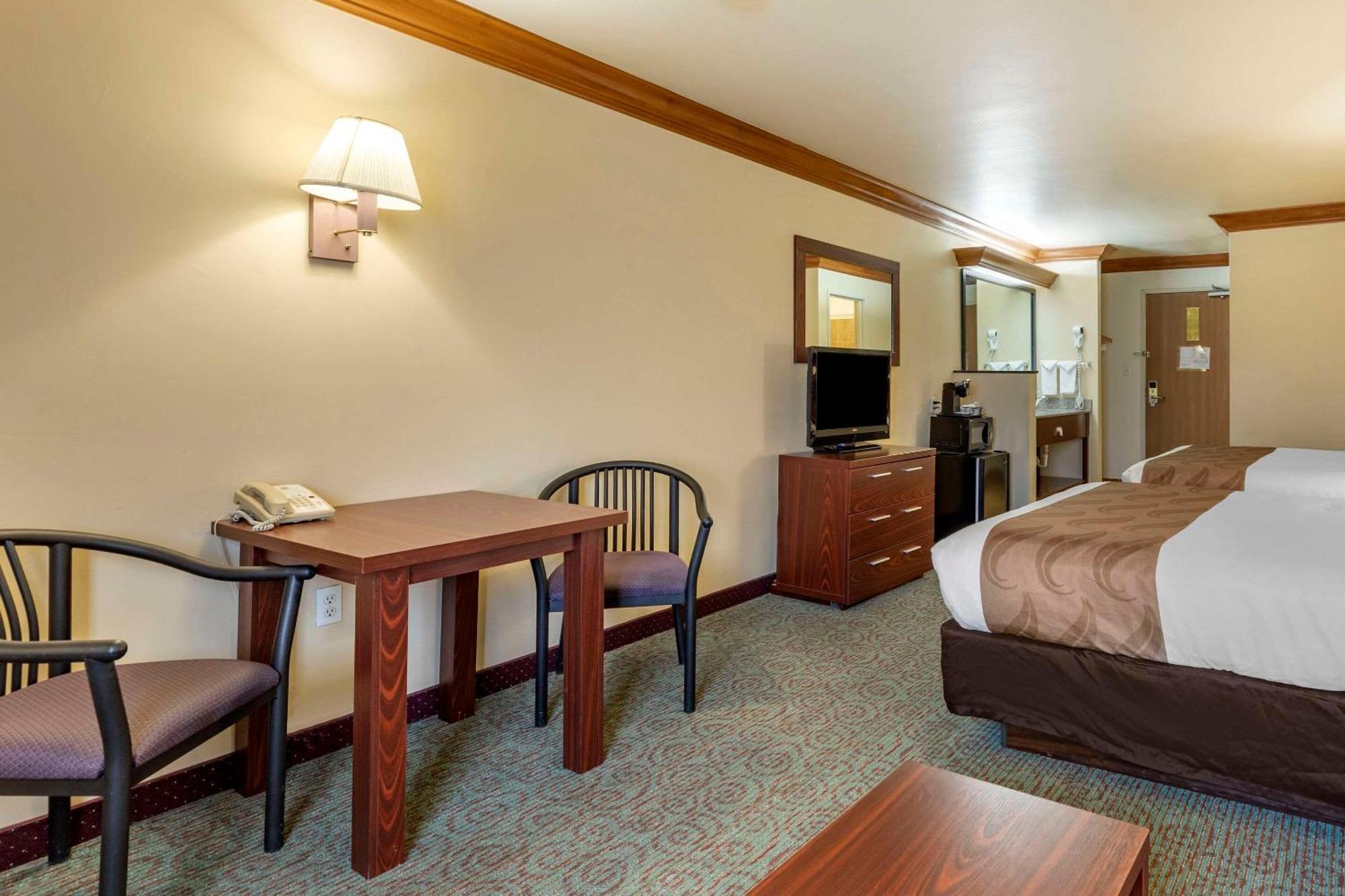 Quality Inn & Suites Denver Airport - Gateway Park Aurora Extérieur photo