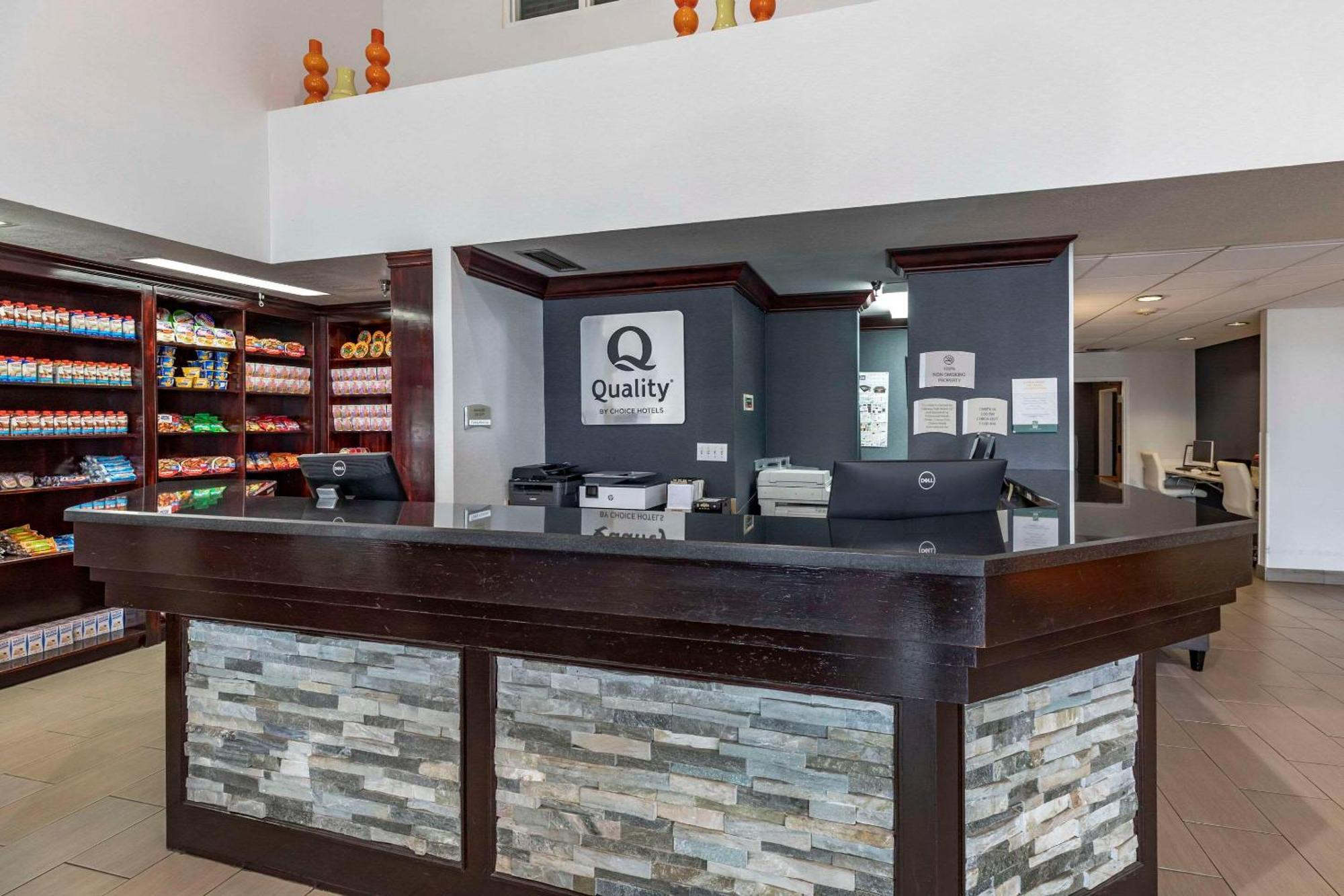 Quality Inn & Suites Denver Airport - Gateway Park Aurora Extérieur photo